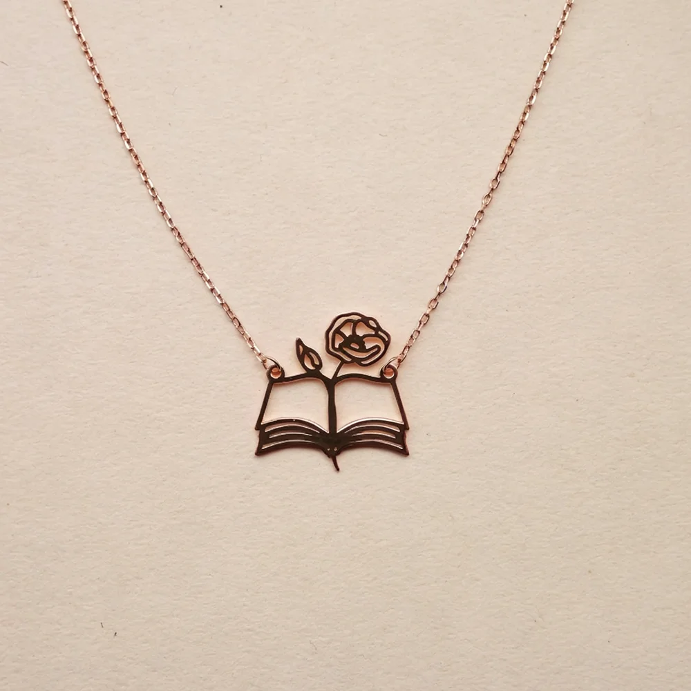 قلادة على شكل كتاب مفتوح مزينة - مراجعة Birth Flower Necklace وسعره