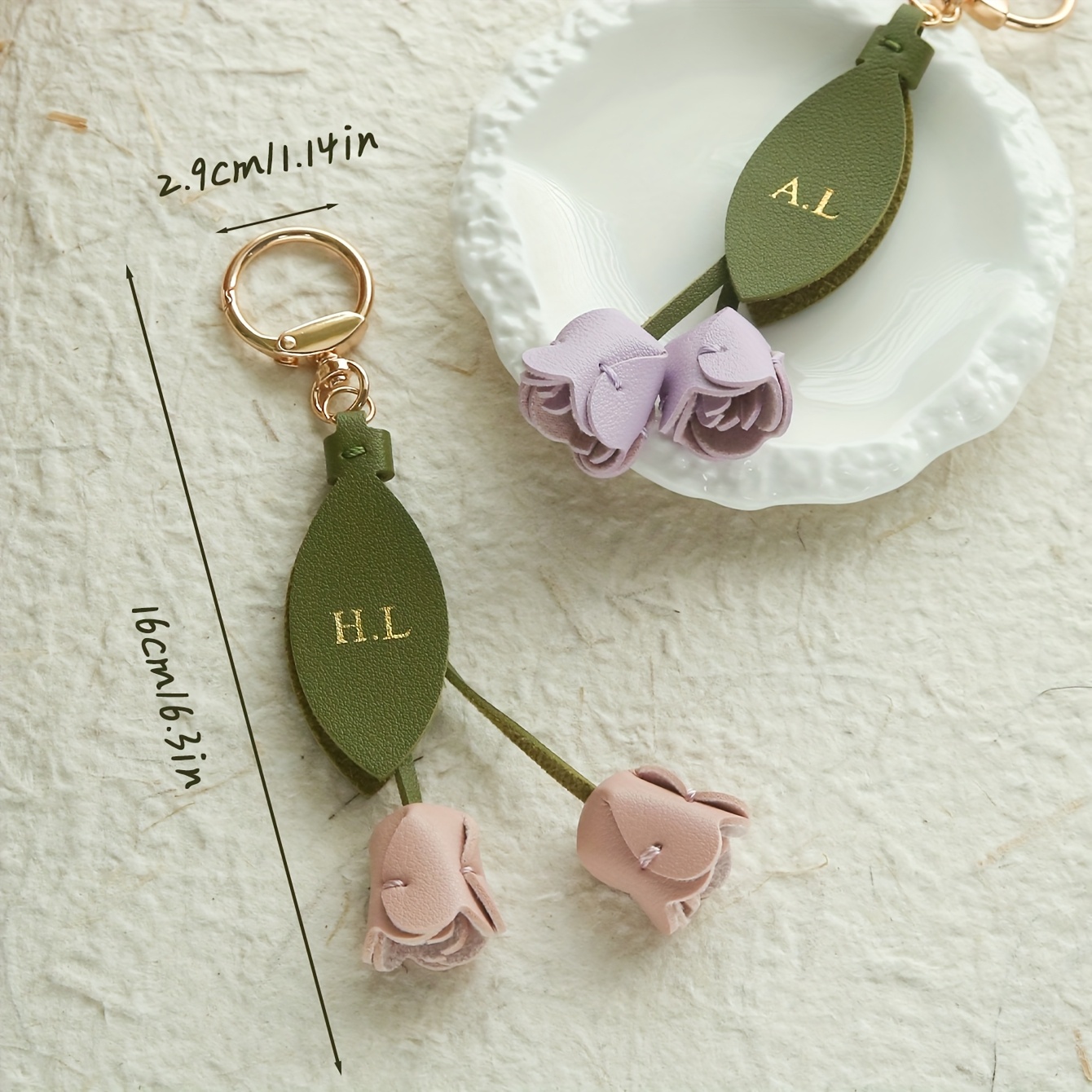 سلسلة مفاتيح جلدية مخصصة بحروف - مراجعة Monogram Keychain Leather وسعره