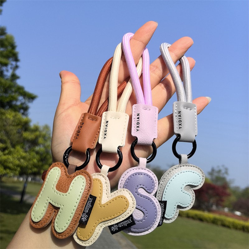 A إلى Z الجلود الأحرف الأولى ا - مراجعة Monogram Keychain Leather وسعره