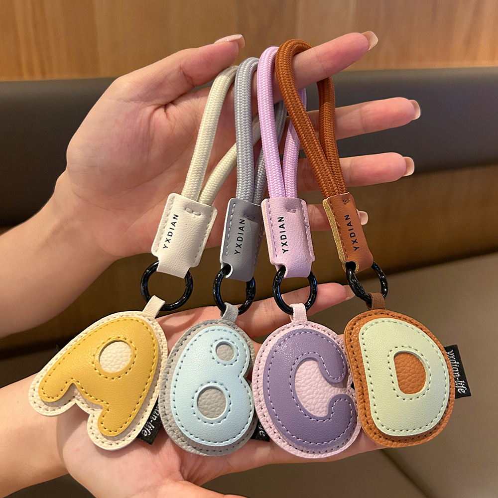A إلى Z الجلود الأحرف الأولى ا - مراجعة Monogram Keychain Leather وسعره